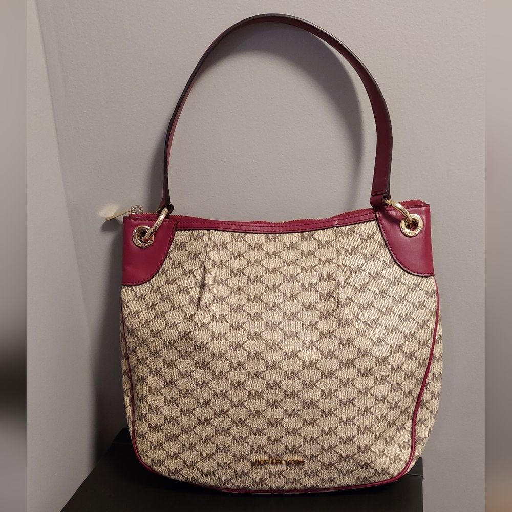 MICHAEL KORS Signature Jet Set Large Shoulder Bag